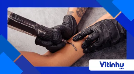 A química por trás das tatuagens: como a tinta permanece na pele?